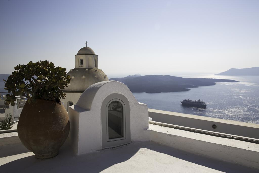 Trieris Villa & Suites Fira  Zimmer foto